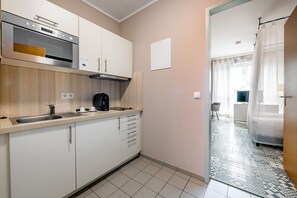 Full-sized fridge, microwave, electric kettle, griddle - Aparthotel Alma Bonn  (Bonn)