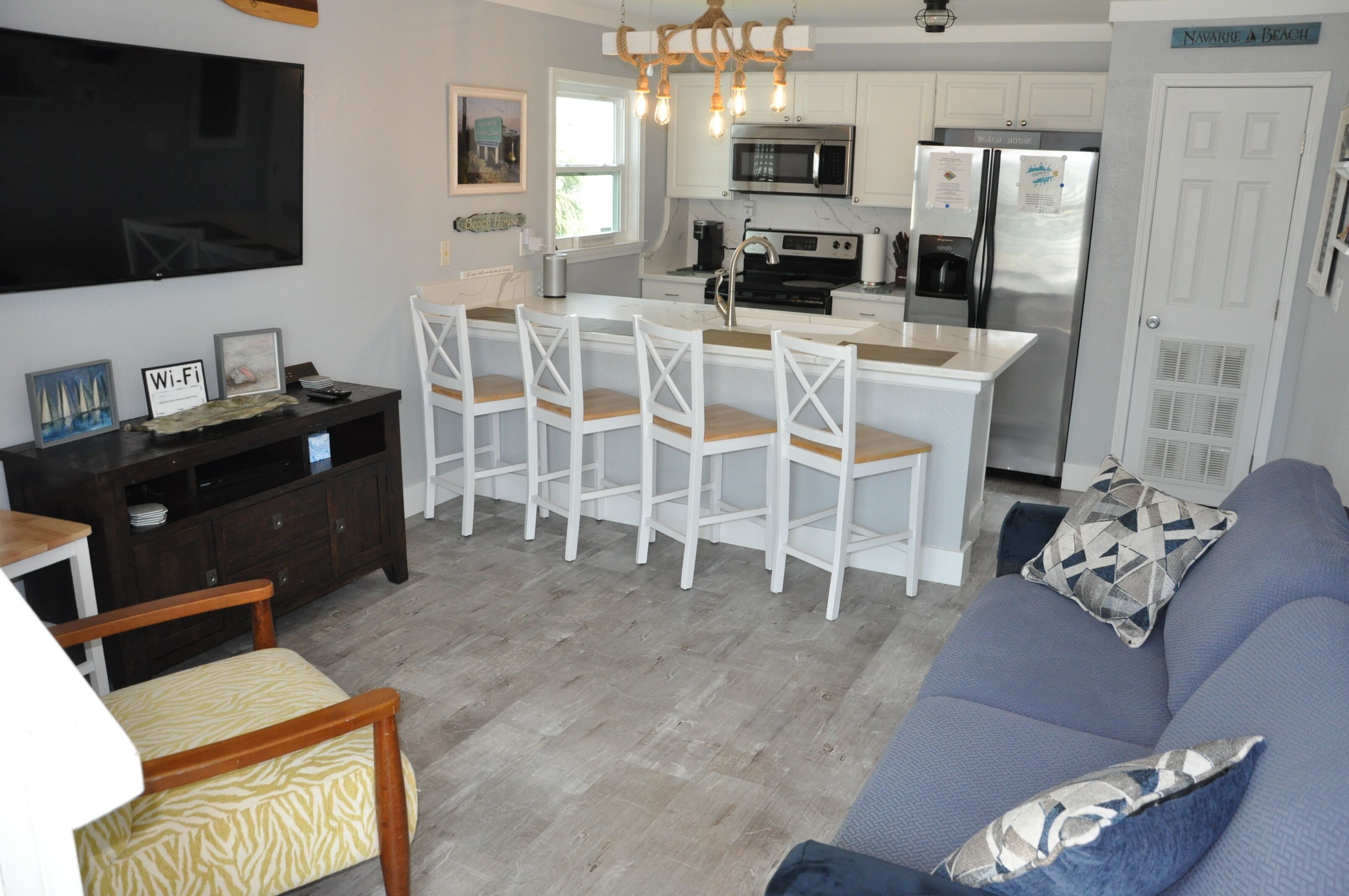Wonderful Navarre Beach Town House Cozy Newly Renovated in a Great Location 