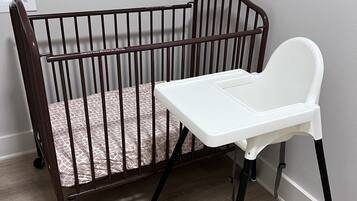 3 bedrooms, desk, iron/ironing board, travel crib