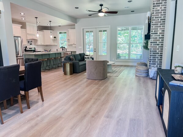 Smart TV, fireplace, books