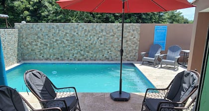 POOL PARTY HOUSE keep the family together fit 10 +