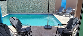 POOL PARTY HOUSE keep the family together fit 10 +