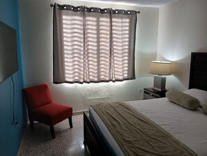 4 bedrooms, desk, iron/ironing board, free WiFi