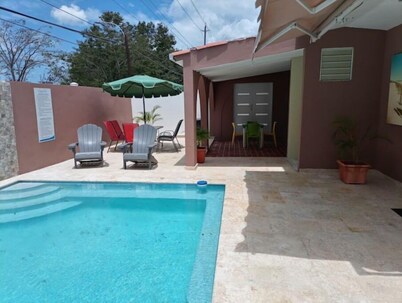 POOL HOUSE keep the  family together 12 people+