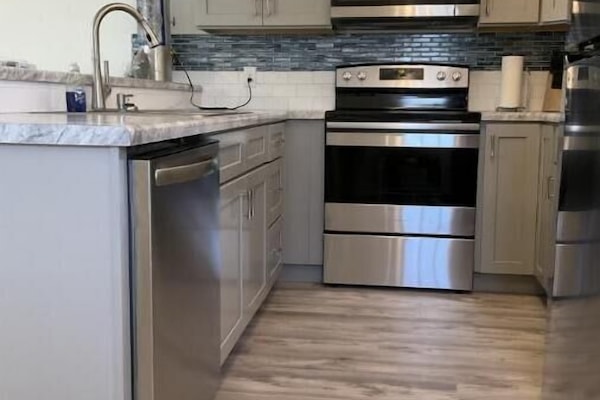 Frigorífic, microones, forn i placa de cuina