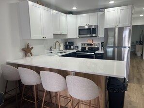 Fridge, microwave, oven, stovetop - Completely Renovated Perfect Beachtown Escape for the Whole Family (Ocean City)