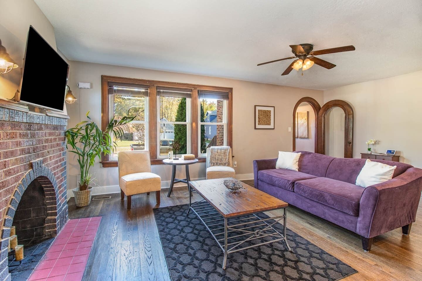 Big Brick Bungalow - Lower Unit