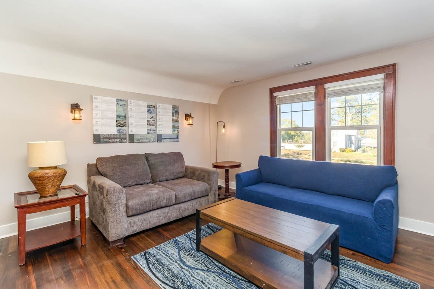 Brick Bungalow Upper Unit: Beach, Casino, Wineries