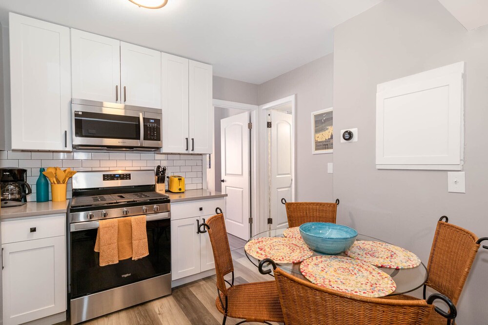 The Sunshine House: Breezy Beach Unit!