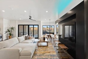 TV, fireplace, foosball, table tennis - The Ace at Copper Rock (Hurricane)