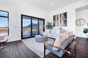 TV, fireplace, foosball, table tennis - The Ace at Copper Rock (Hurricane)