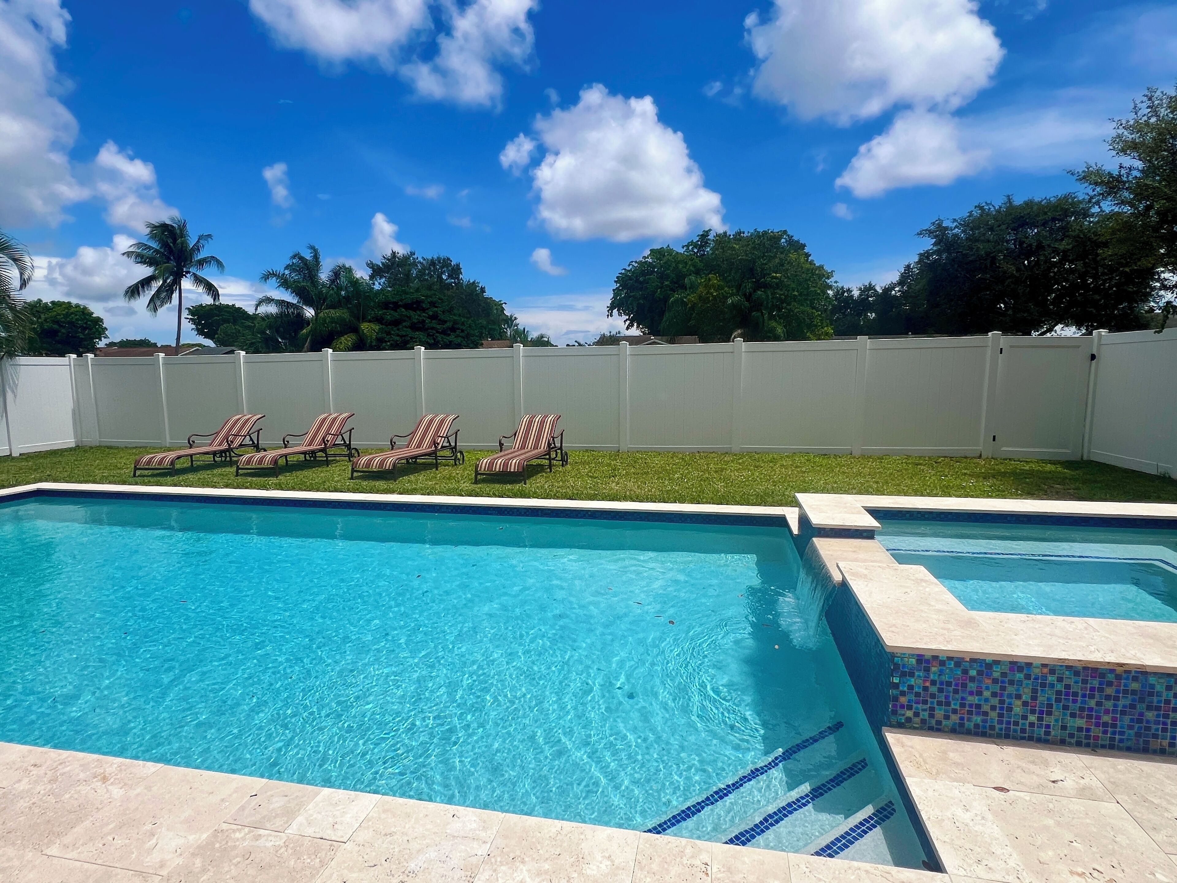 Saltwater heated pool and spa in West Boca Raton