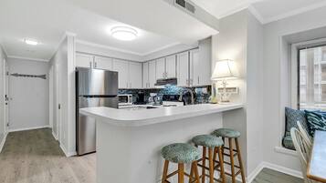 Coffee/tea maker, fridge, microwave, oven