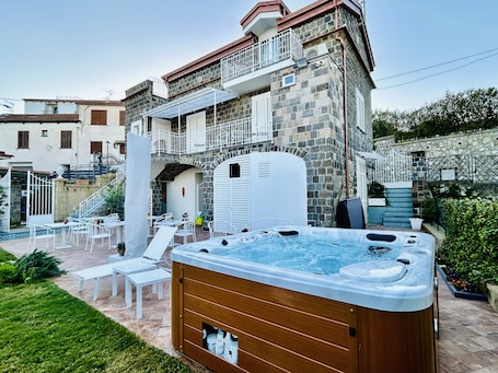Bañera de hidromasaje exterior