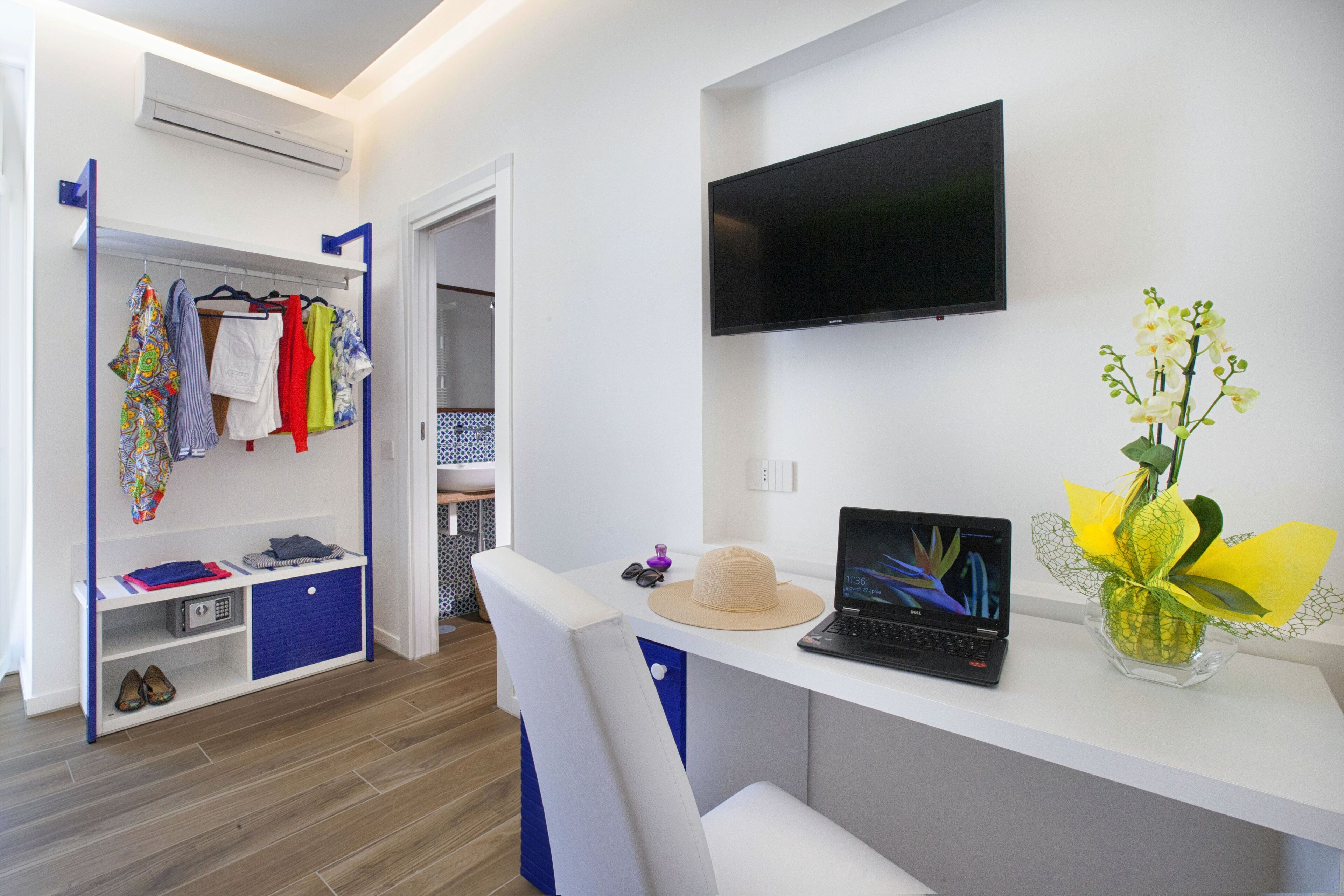 Minibar, una cassaforte in camera, una scrivania