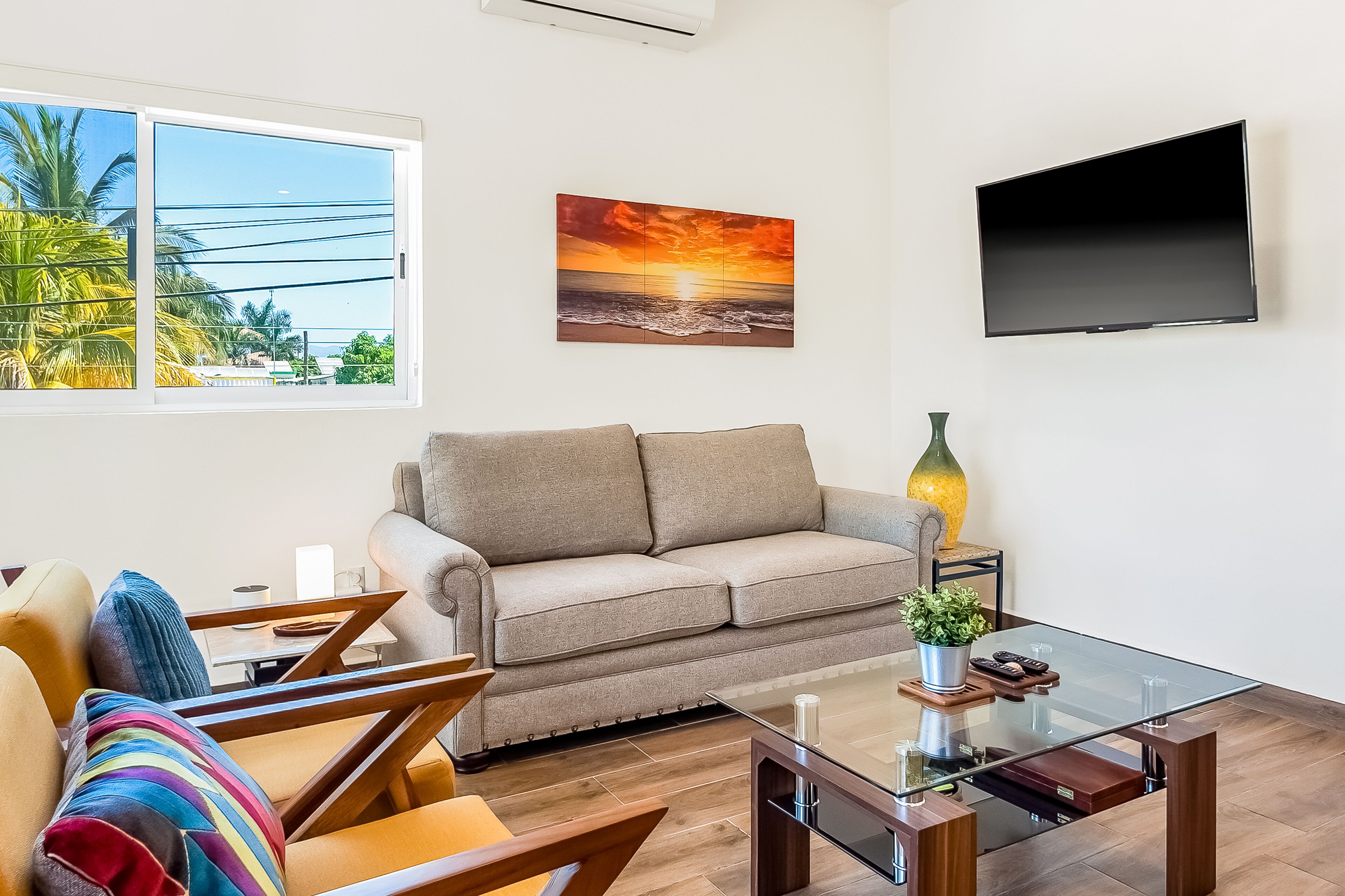 Beautiful condo with shared pool, full kitchen, & private W/D