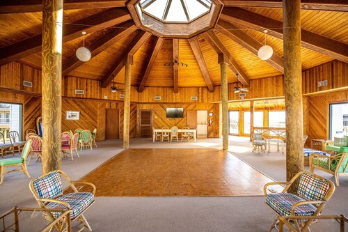 "Southern Charm" Oceanside 1st floor Pebble Beach Condo-Emerald Isle,NC