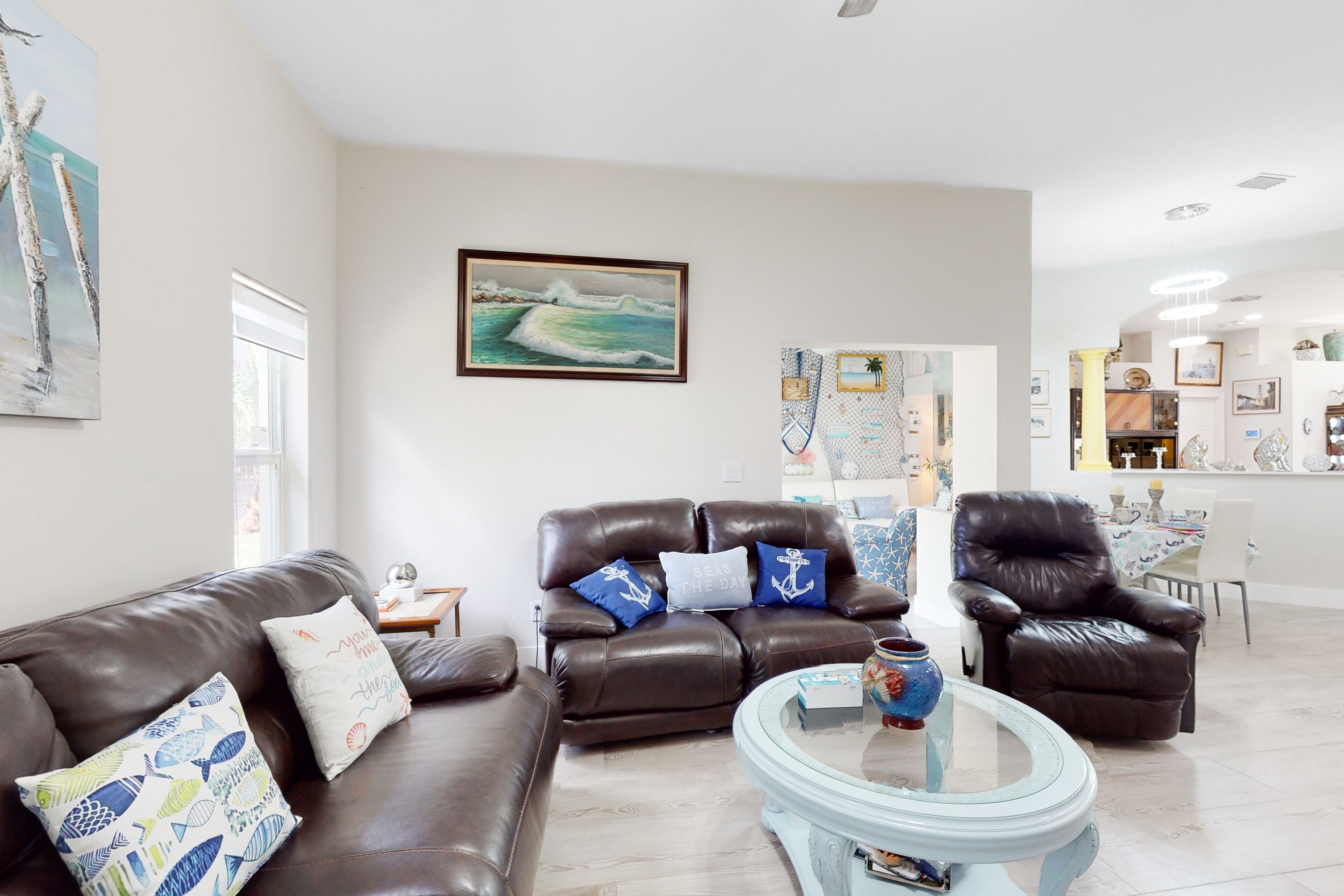 Dog-friendly home with golf nearby, full kitchen, central AC, & W/D