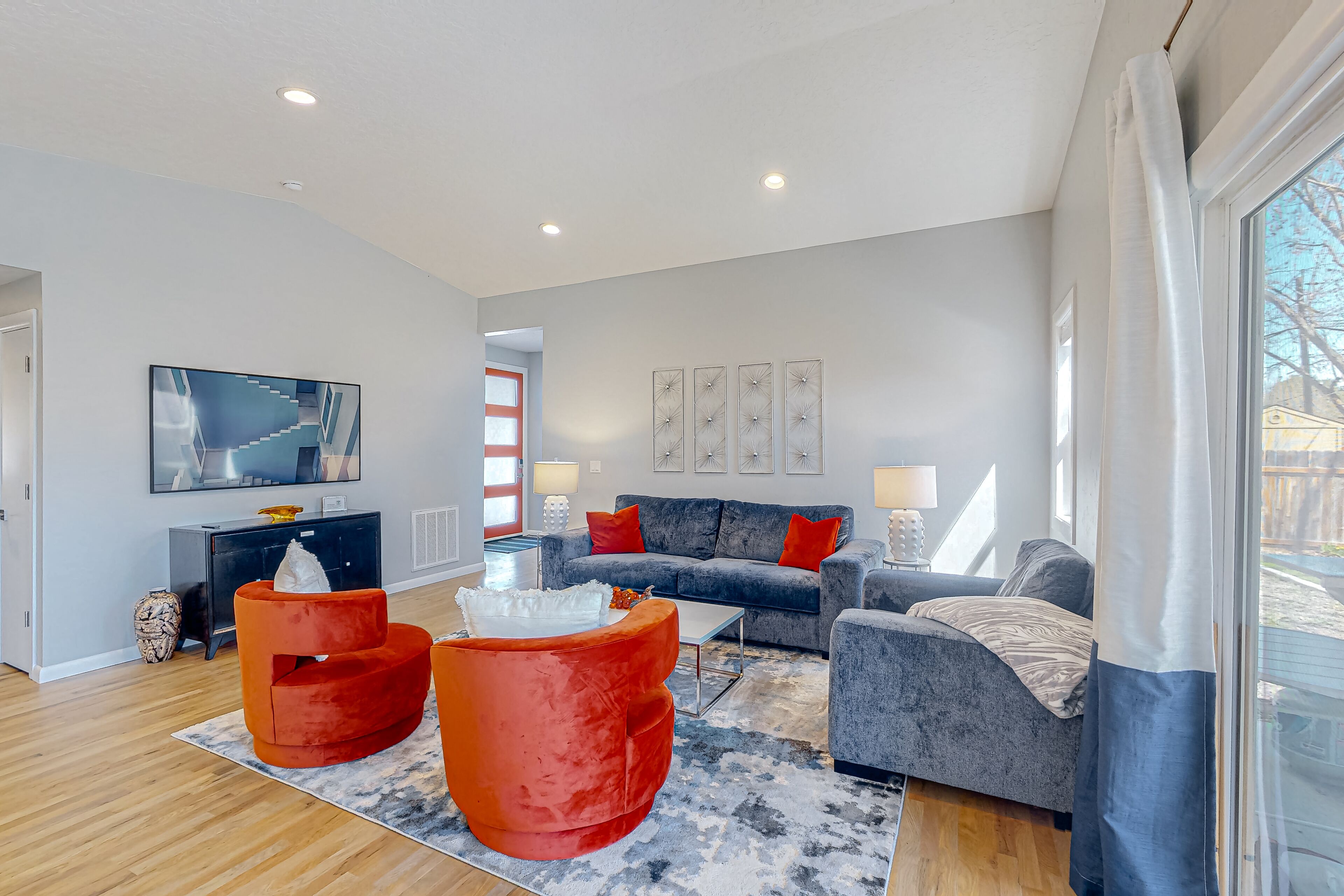 Completely renovated bungalow with great yard & patio - near BSU & downtown