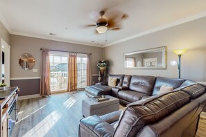 Televisión y chimenea 