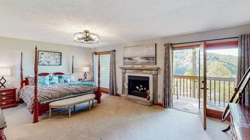 3 bedrooms, iron/ironing board, internet, bed sheets