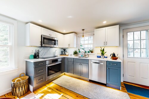 Updated home with a large deck, private yard & grill - walk to beach