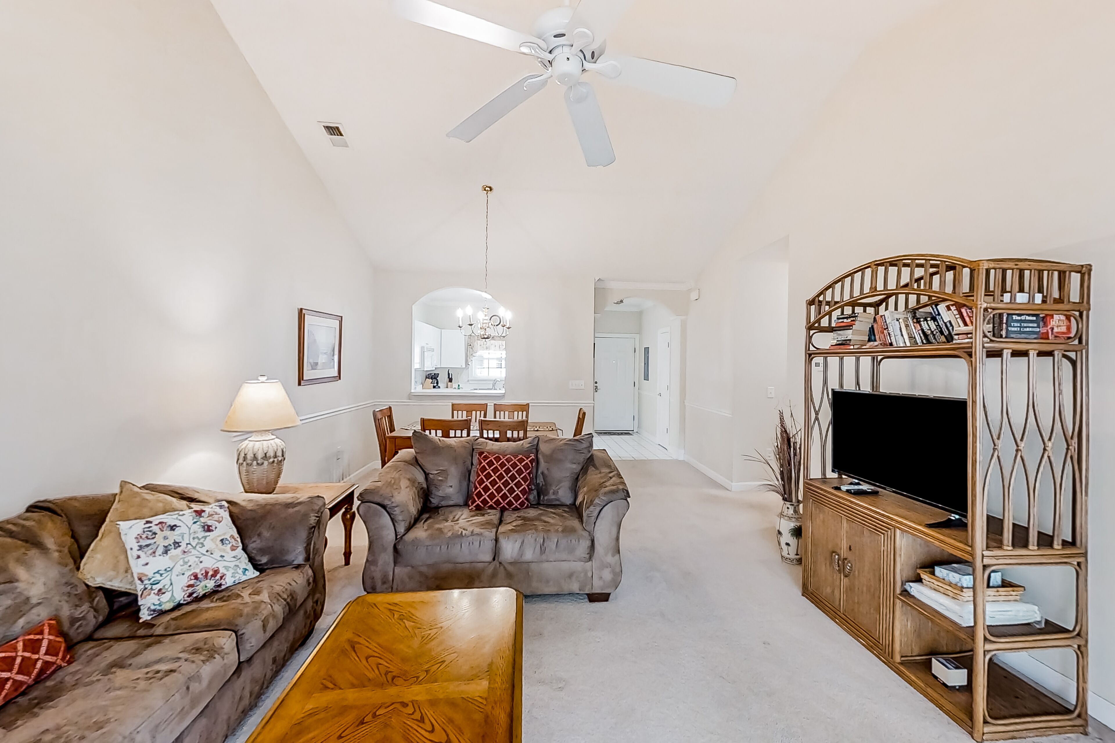 Golf course-front condo with balcony, W/D, pool, hot tub, & tennis