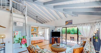 Beach/garden-view condo with wraparound lanai, pool, tennis courts, & hot tub