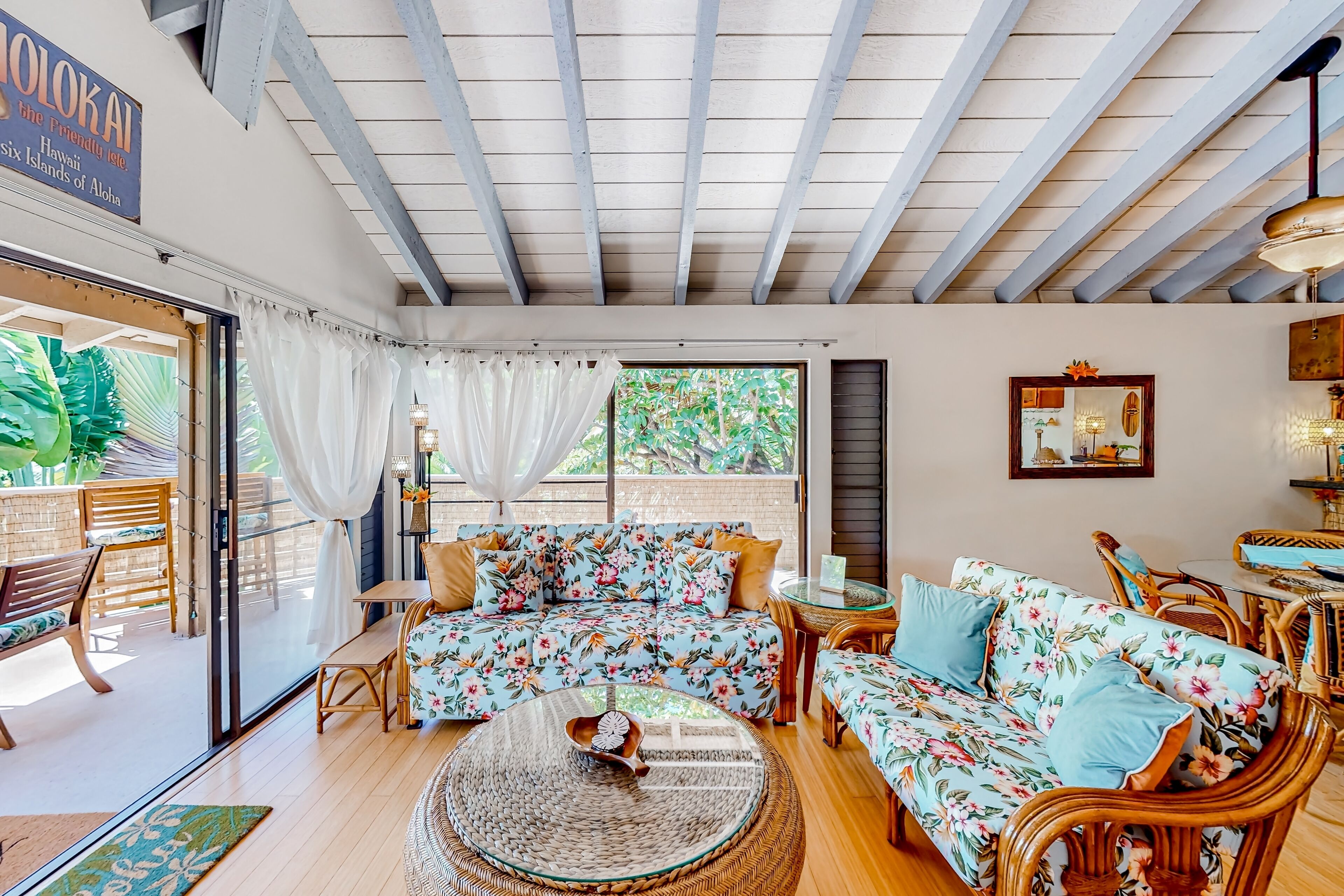 Beach/garden-view condo with wraparound lanai, pool, tennis courts, & hot tub