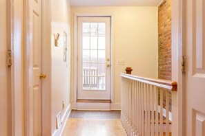 Luokittelematon kuva, 5 kautta 28, painike