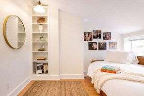 3 Schlafzimmer, Schreibtisch, Bügeleisen/Bügelbrett, Reisekinderbett