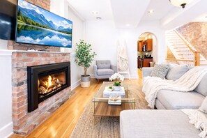 TV, fireplace, stereo