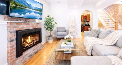 The Brick: Rooftop Deck Home. Walk to Yale!