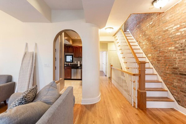 Unclassified image, 1 of 28, button