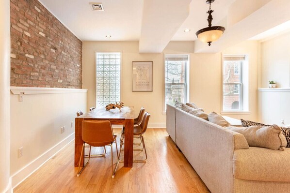 Luokittelematon kuva, 1 kautta 28, painike