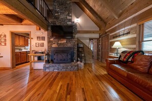 Smart TV, fireplace, video games, DVD player - Log Cabin on the River w/Hot Tub (Todd)