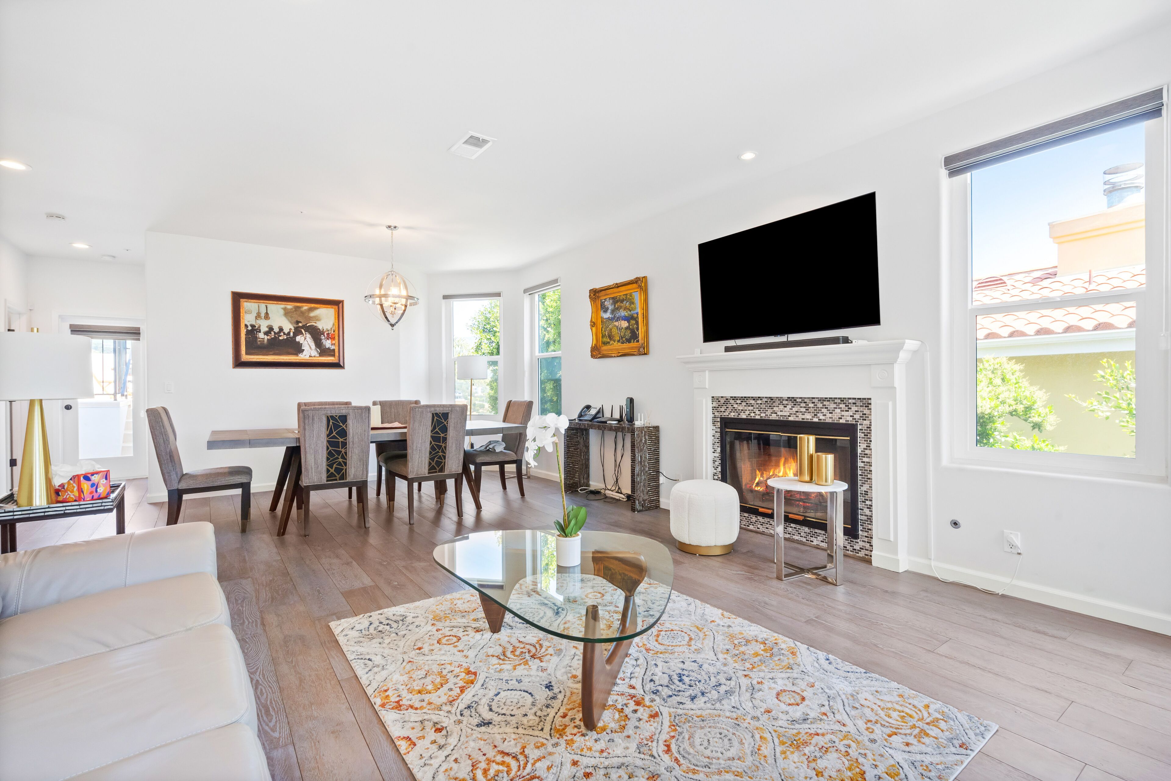 Luxe hillside home with rooftop terrace, gas fireplace, jetted tub, & mtn views