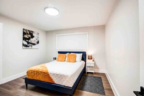 2 soverom, skrivebord, strykejern/-brett og wi-fi (inkludert)