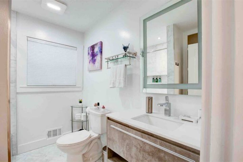 Modern luxurious 3 bedroom and 2 bathroom home.