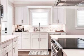 冰箱、微波炉、烤箱、炉灶