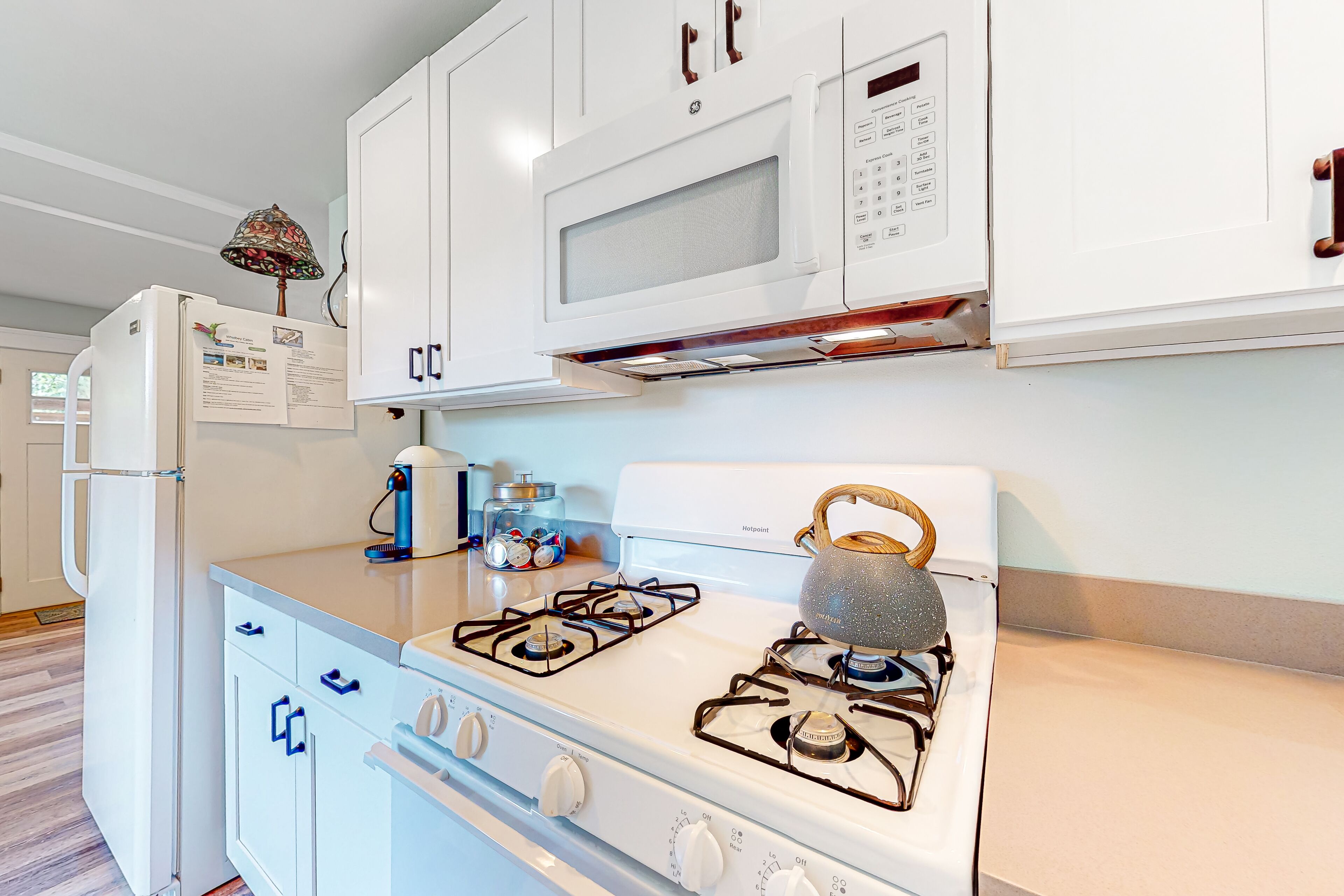 Placid cottage with Pack-N-Play, fireplace, gas grill, patio, & kitchenette