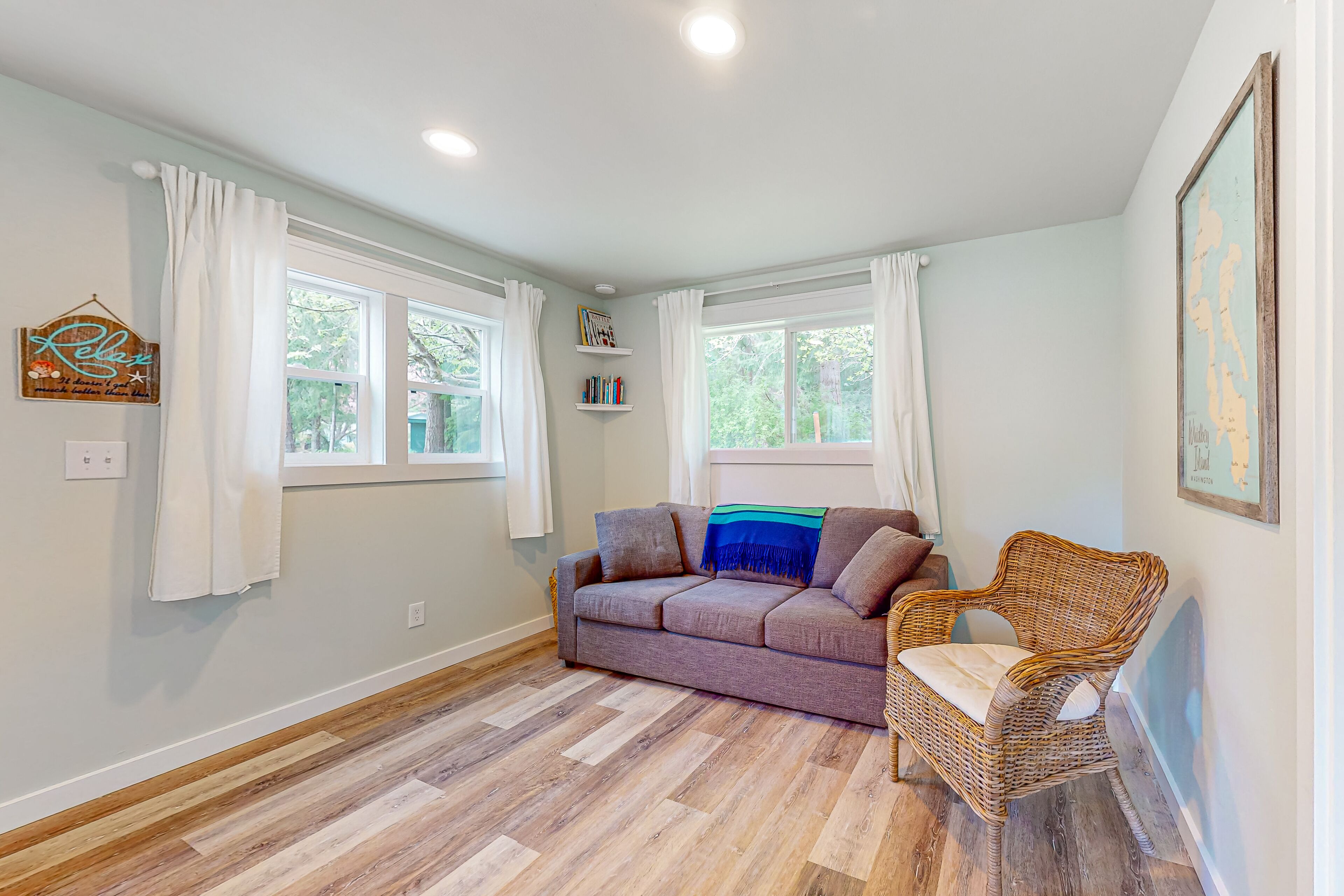 Placid cottage with Pack-N-Play, fireplace, gas grill, patio, & kitchenette