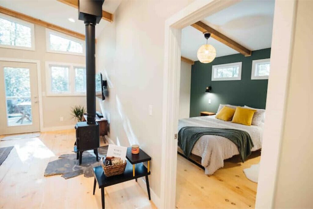 Modern Cabin on 6 private acres - 2/2