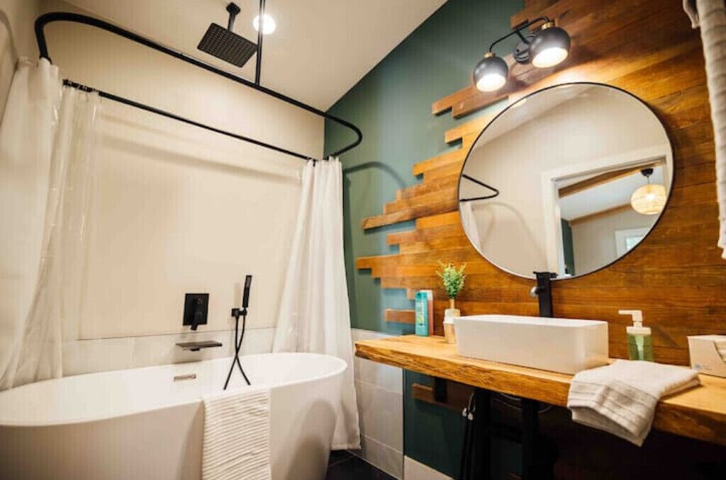 Modern Cabin on 6 private acres - 2/2