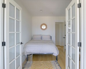 4 bedrooms, WiFi, bed sheets