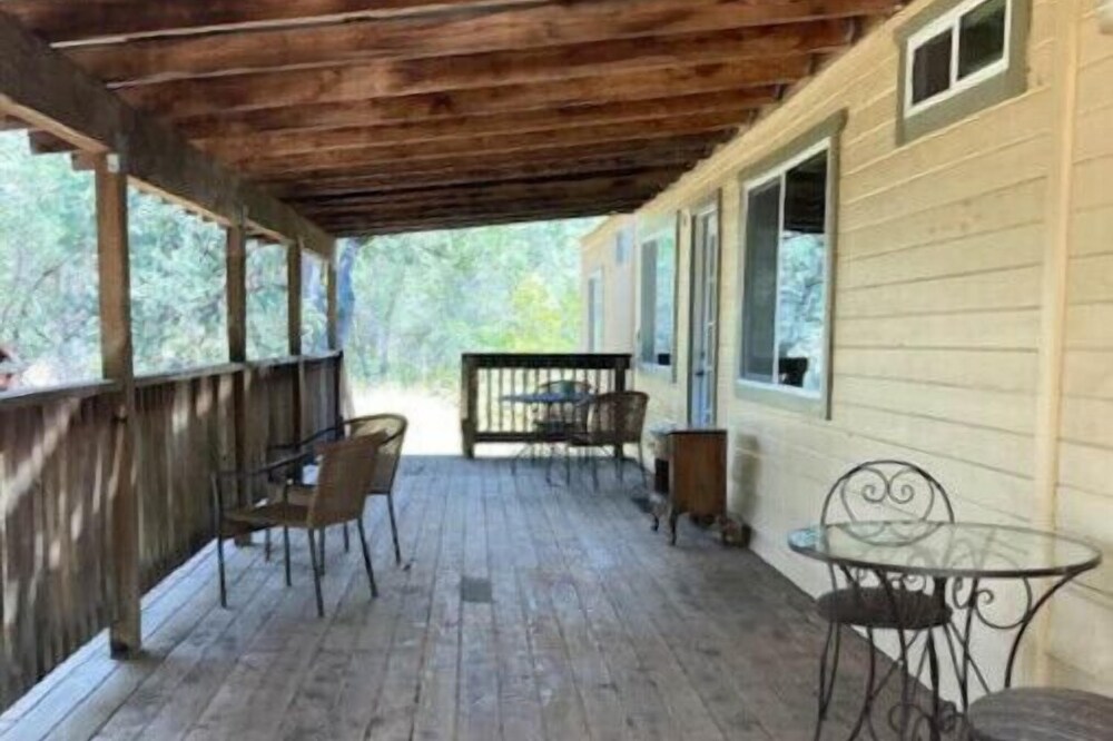 Come stay at a quaint 5 bedroom house our in the country!