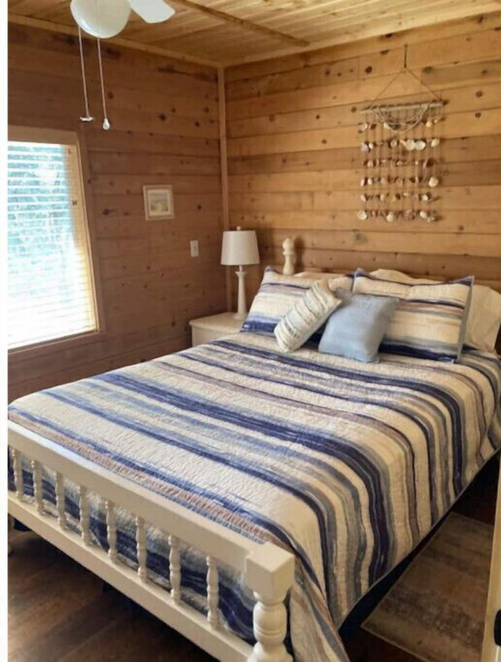 Come stay at a quaint 5 bedroom house our in the country!