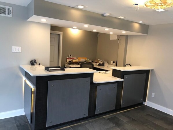 Comfort Room, 2 Queen Beds | Living area - Jackson motel (Murfreesboro)