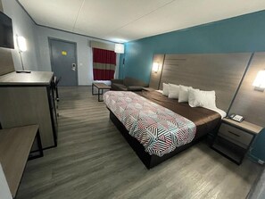 Comfort Single Room, 1 King Bed | Bathroom | Rainfall showerhead, free toiletries, towels - Jackson motel  (Murfreesboro)