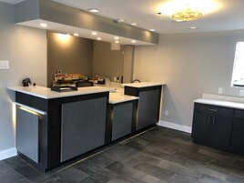 Comfort Room, 2 Queen Beds | Living area